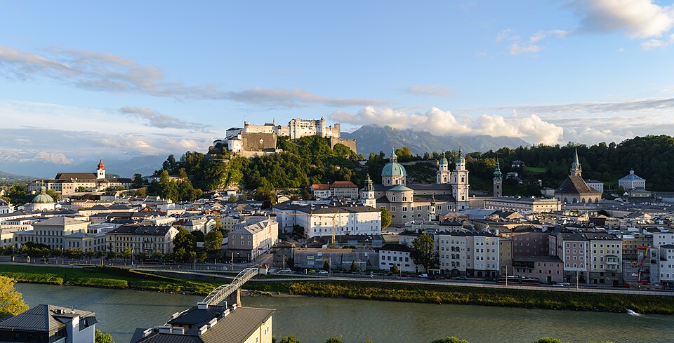 Salzburg Altstadt Panorama 20240728 Gold P