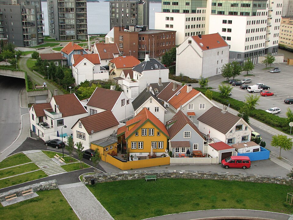 Stavanger houses below the bridge