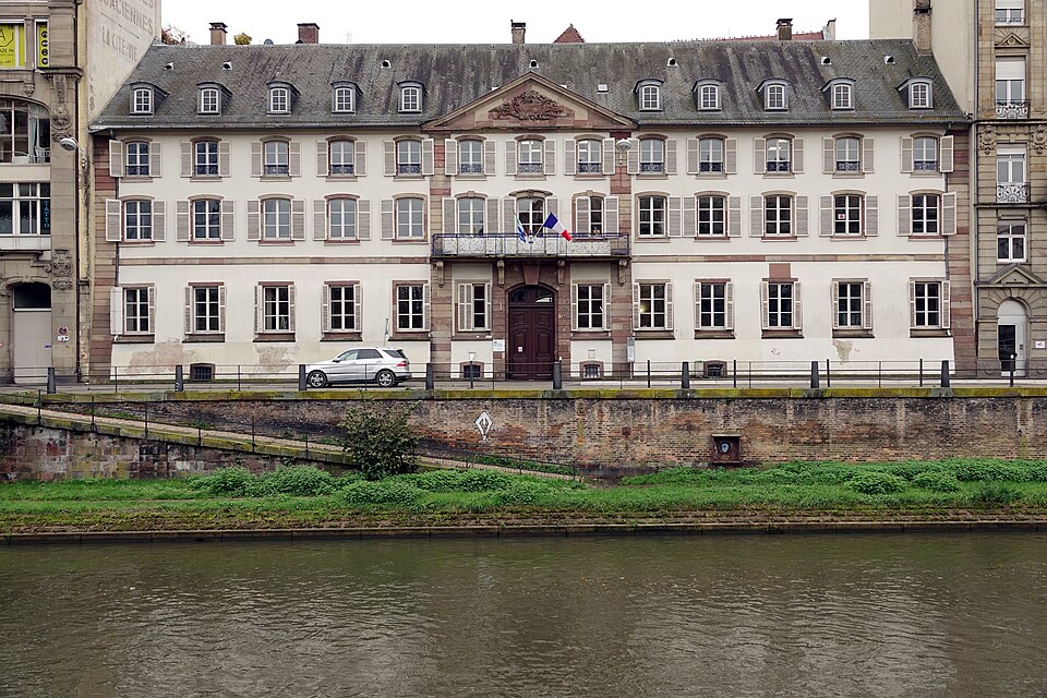 Hôtel de Neuwiller aile centrale façade et toiture sur le quai (Strasbourg)
