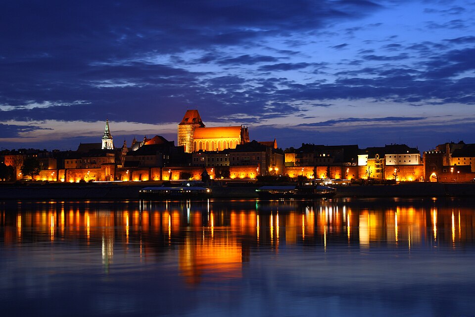 Toruń Old Town by night 01