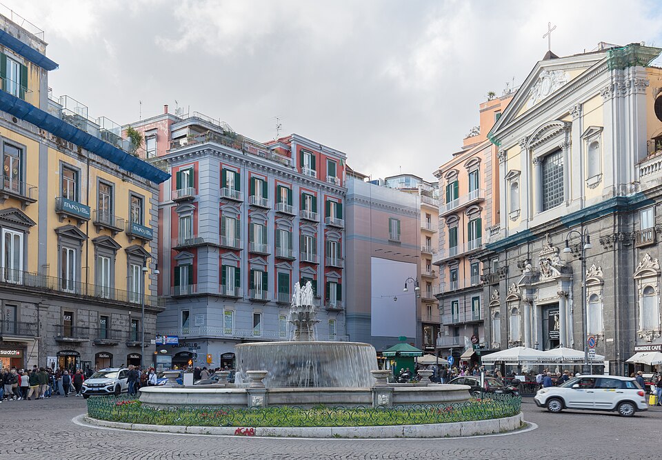 Plaza Trieste y Trento, Nápoles, Italia, 2023 03 25, DD 172
