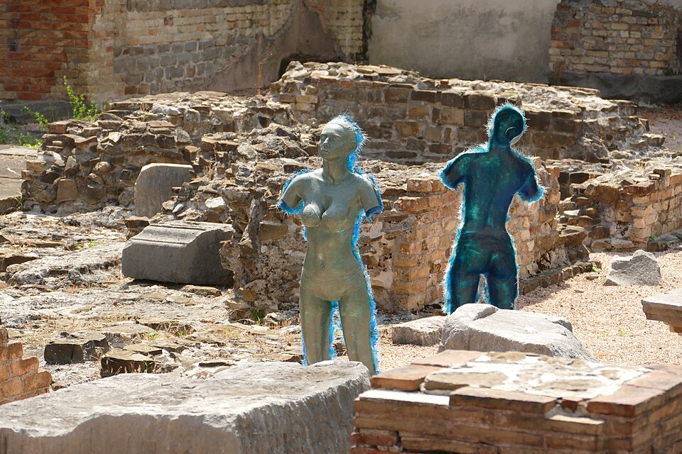 Art in the Roman theater of Trieste 02