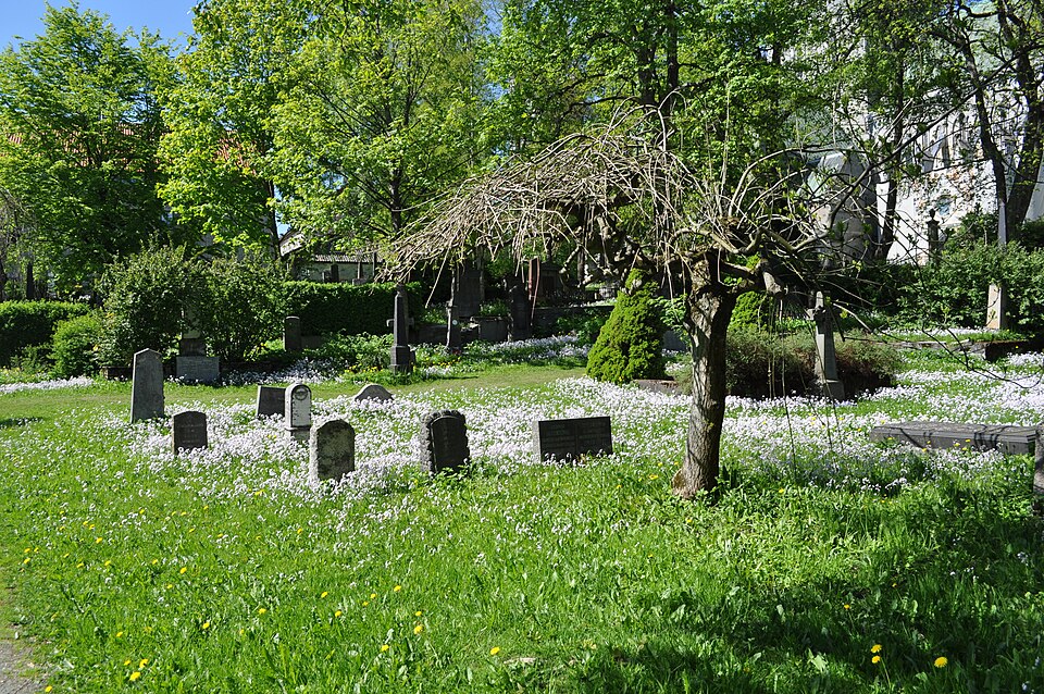 Trondheim cemtery near Nidaros Cathedral 05