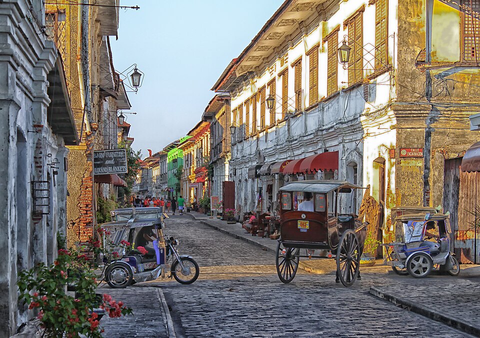 Calle Crisologo, Vigan, Philippines (50025182191)