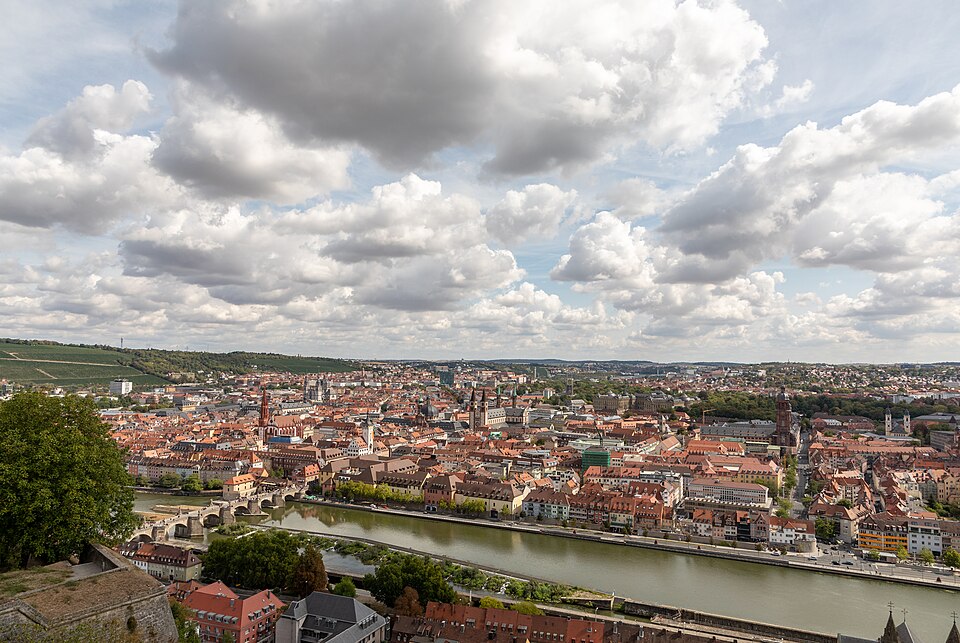 Würzburg, Festung Marienberg, Blick auf die Altstadt 2018 0340