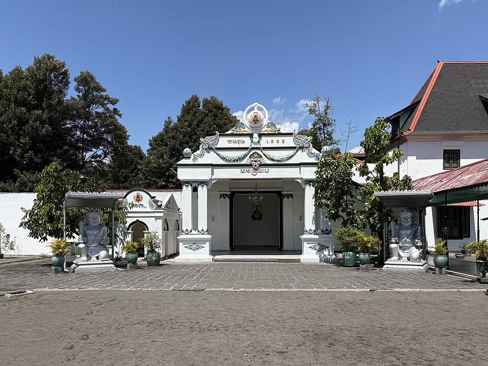 Jogja Kraton Yogyakarta Donopratono gate (2025) img 01